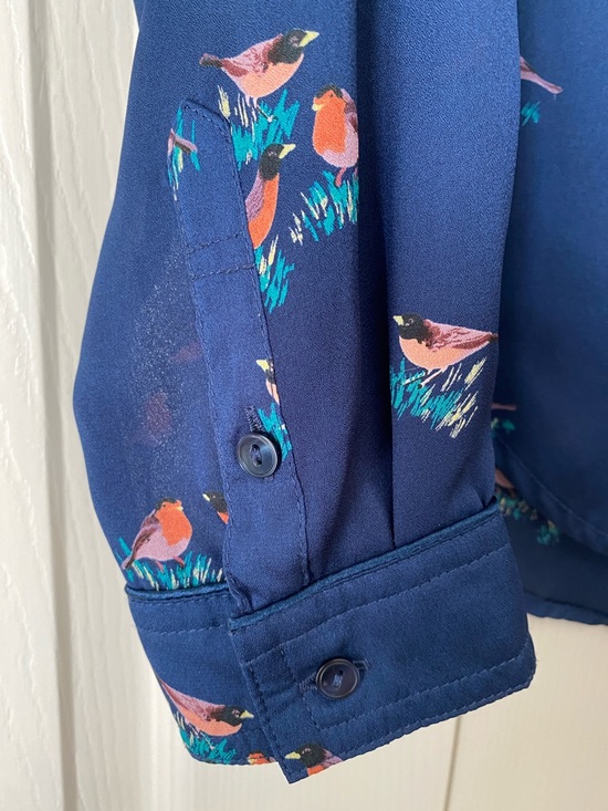 Liz Claiborne Navy Button-Front Bird Print Blouse Size Petite Medium - Picture 4 of 14